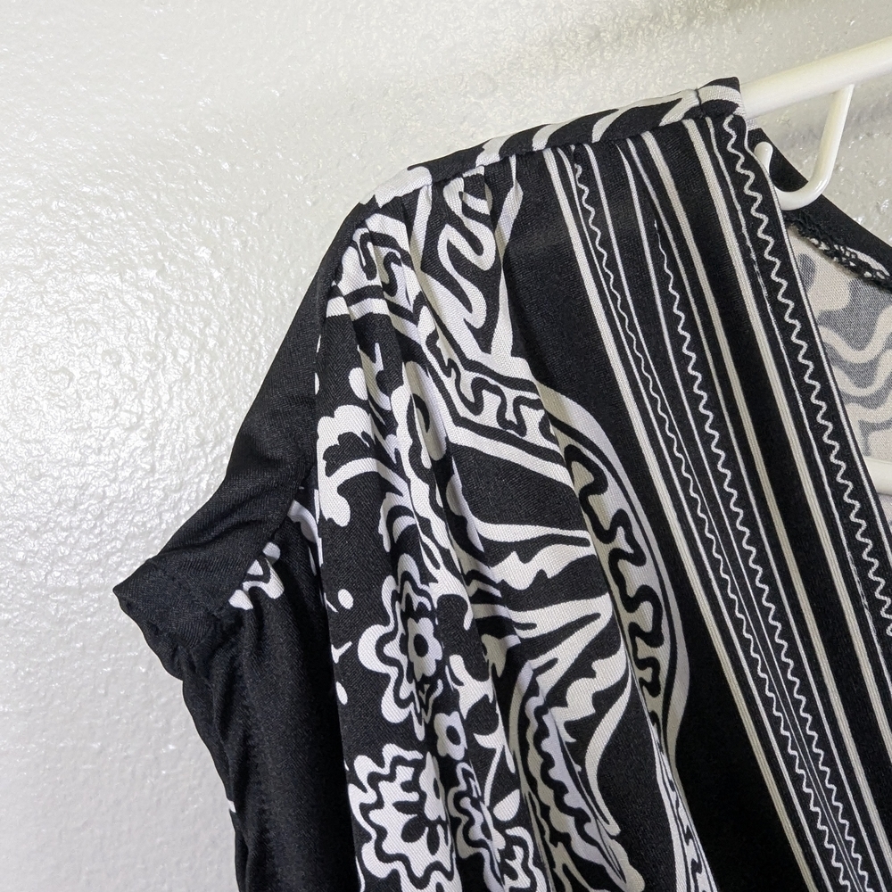 Black and White Patterned Dress - Picture 4 of 9
